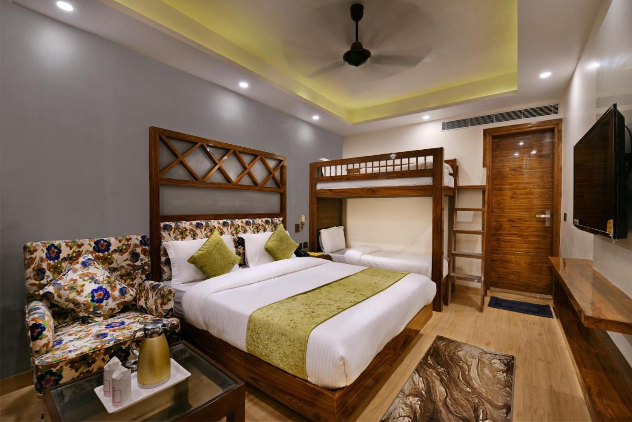 Hotel Blue Pearl - Free Airport Pick Up New Delhi Bagian luar foto